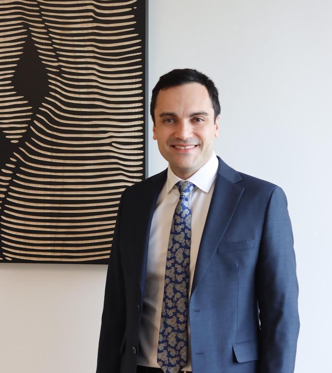 Assoc. Prof. Dr. Ayhan Işık Erdal, labiaplasty surgeon in Istanbul